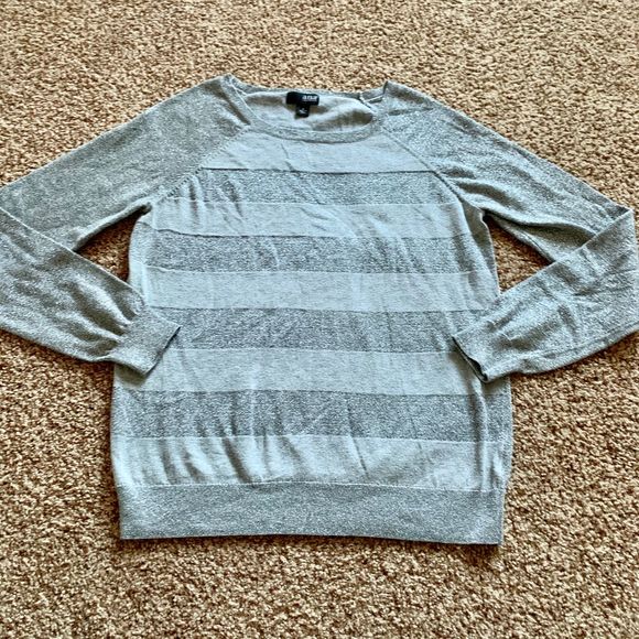 a.n.a Sweaters - a.n.a. women size Medium Gray Striped Sweater*